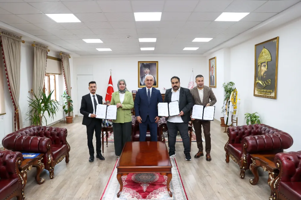 Muş’ta üç derneğe toplam 1.7 milyon lira hibe desteği verildi, projeler turizm ve kültüre odaklı.